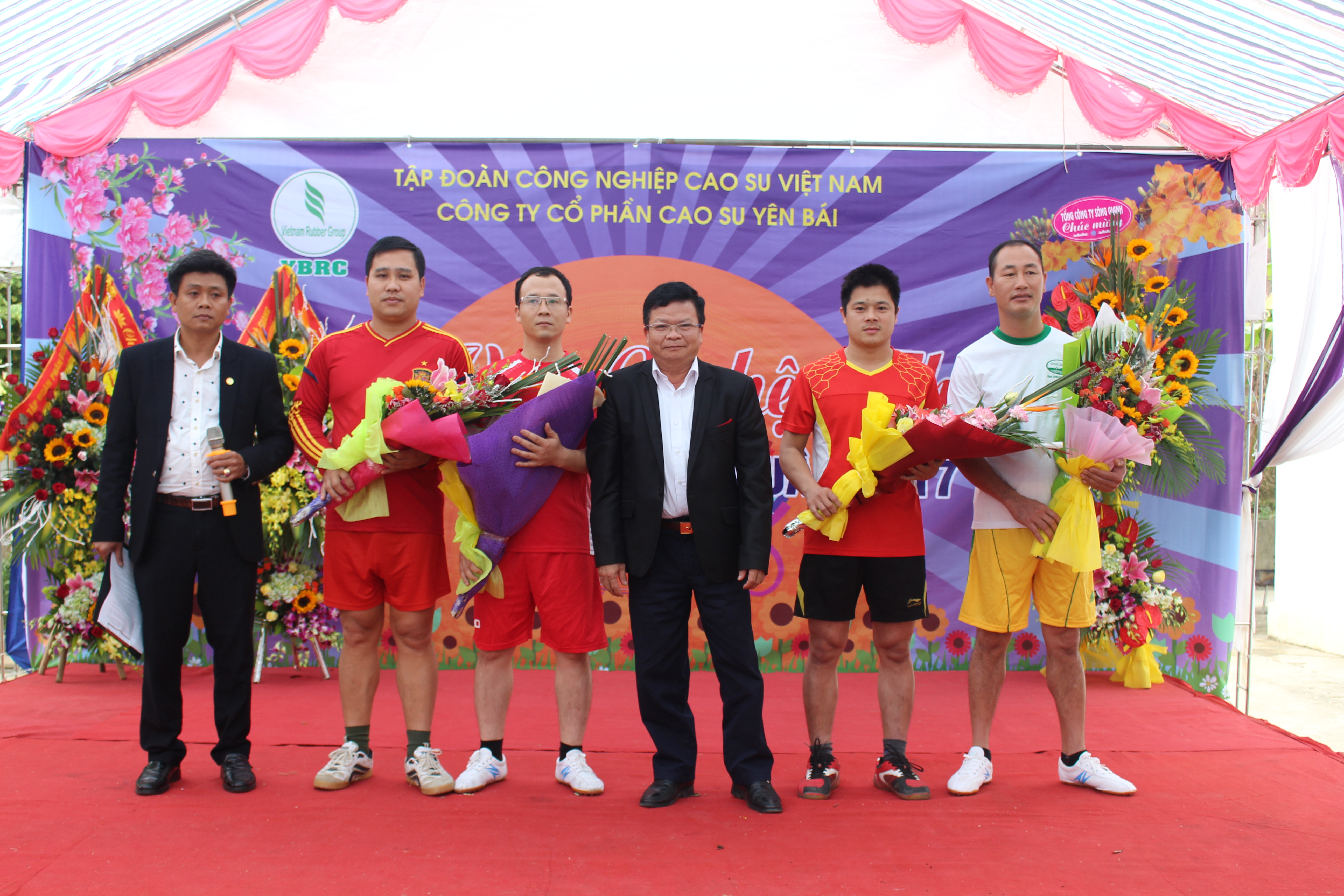 Ấn tượng Sông Gianh tại ngày hội thể thao- văn nghệ do Công ty CP Cao su Yên Bái tổ chức