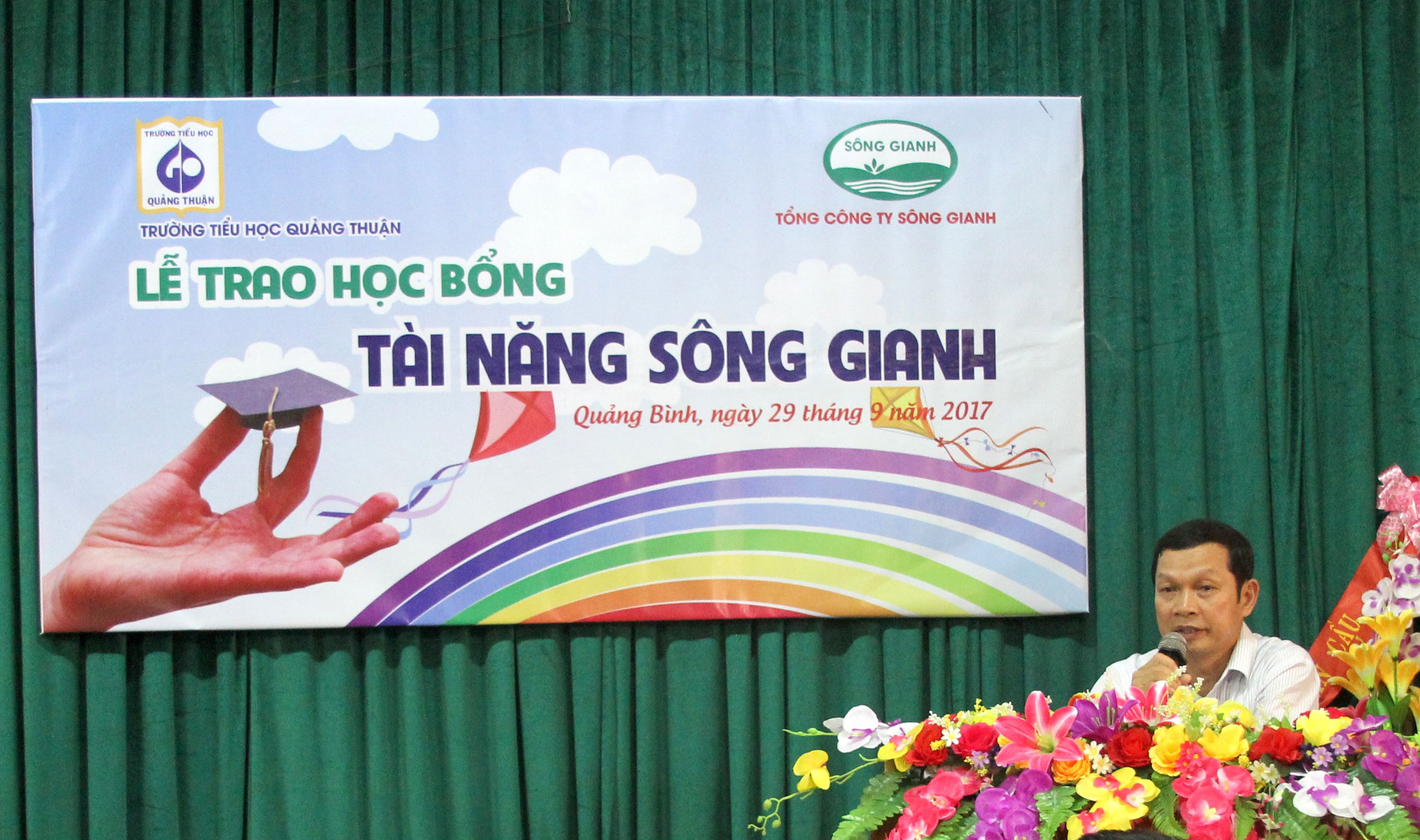 Tổng công ty Sông Gianh trao học bổng tài năng Sông Gianh 2017 tại trường Tiểu học Quảng Thuận